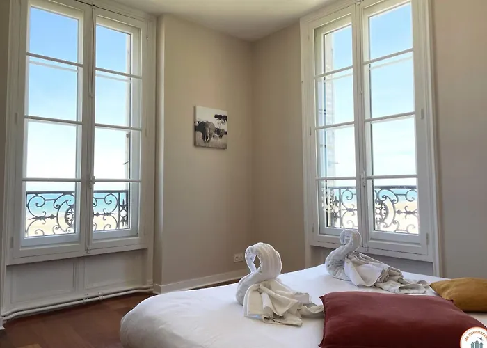 Roches Normandes - Terrasse Vue Et Трувиль-сюр-Мер