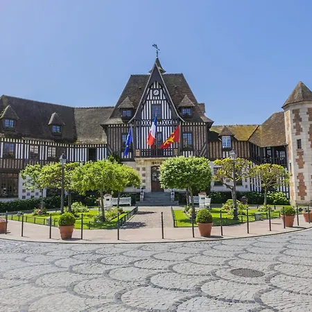 Roches Normandes - Terrasse Vue Et Trouville-sur-Mer