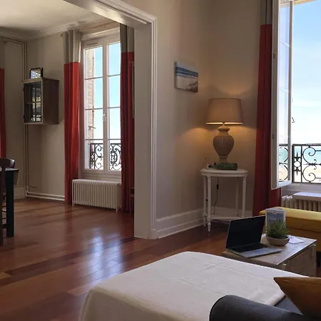 Roches Normandes - Terrasse Vue Et Trouville-sur-Mer