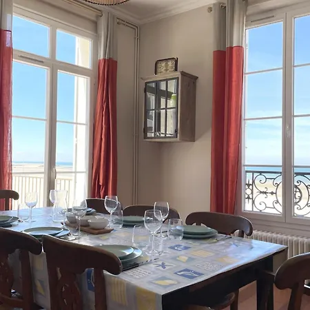 Roches Normandes - Terrasse Vue Et Trouville-sur-Mer