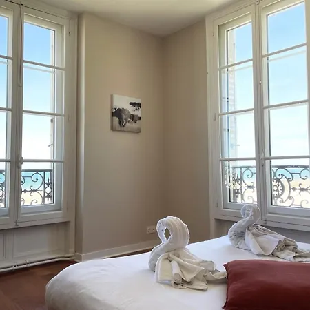 Roches Normandes - Terrasse Vue Et Trouville-sur-Mer