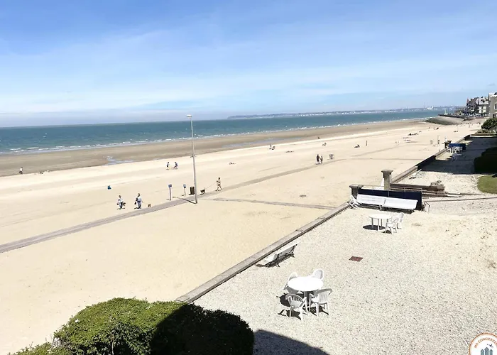 Roches Normandes - Terrasse Vue Et Daire