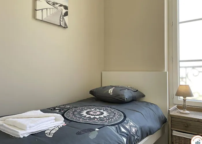 Roches Normandes - Terrasse Vue Et Daire *