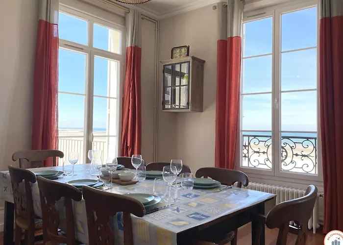 Roches Normandes - Terrasse Vue Et Trouville-sur-Mer